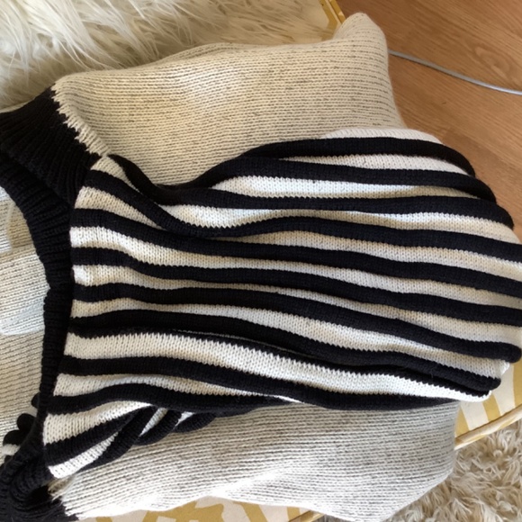 Men’s Sweater Hoodie - Picture 2 of 6